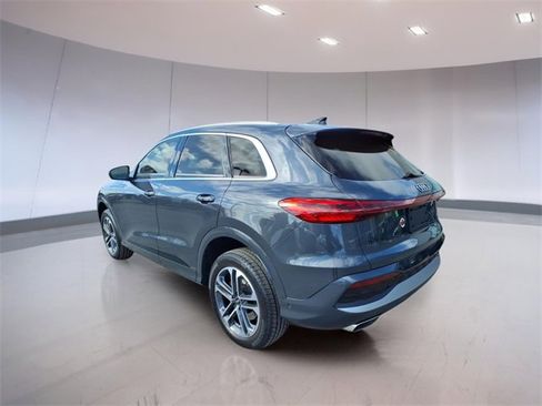 Used 2025 Audi Q5 Premium w/ Convenience Package image 4