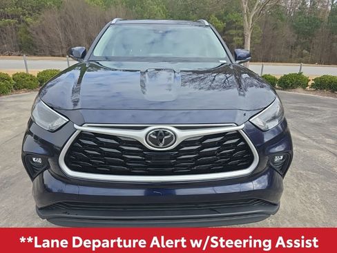 Used 2024 Toyota Highlander XLE image 11
