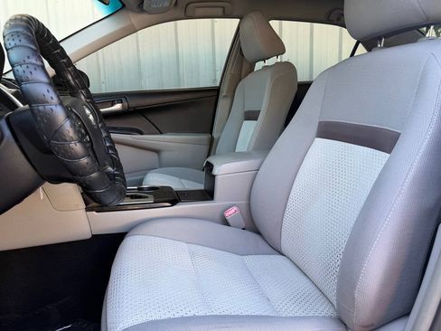 Used 2014 Toyota Camry LE FWD image 12