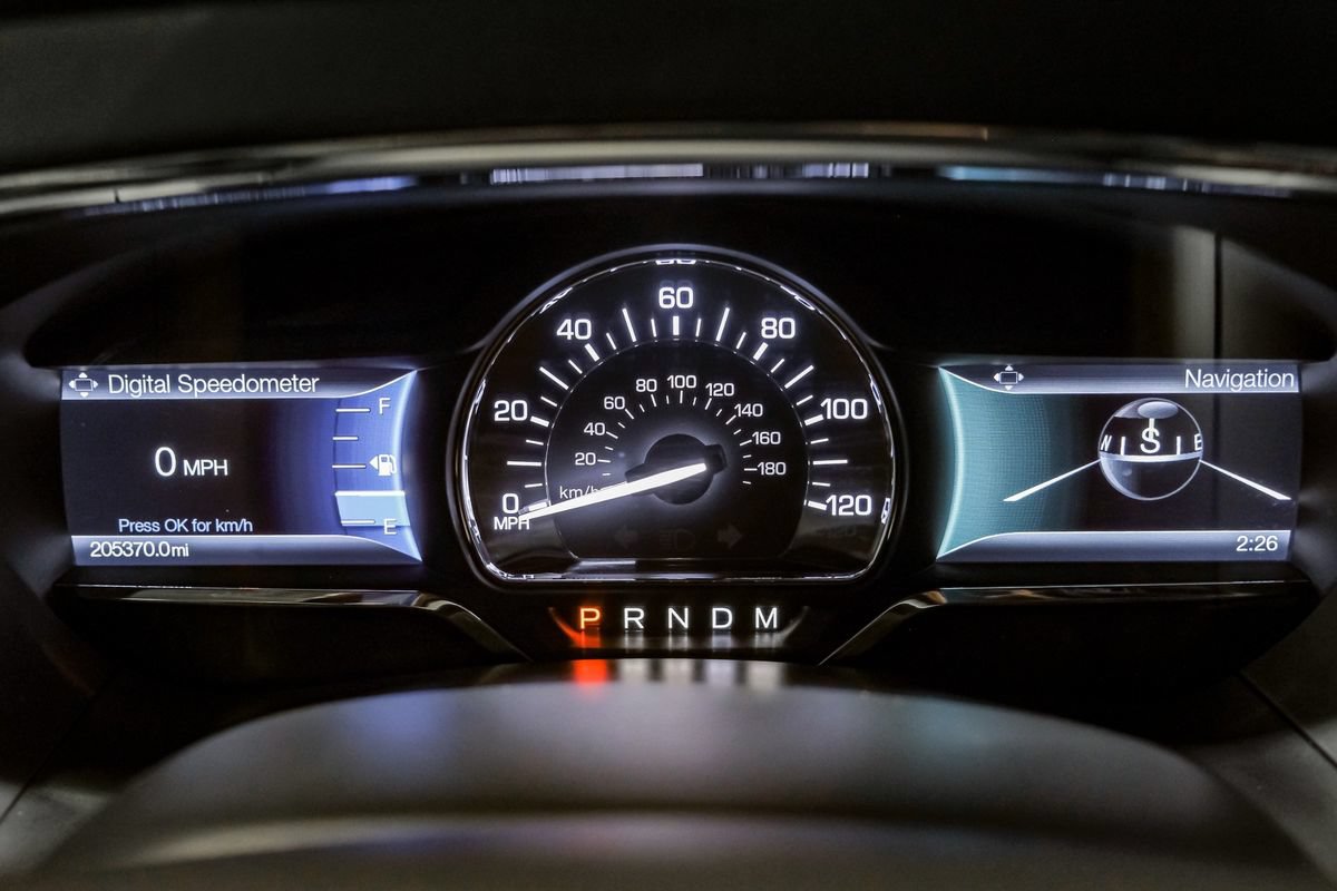 Used 2016 Lincoln Navigator Select RWD image 14