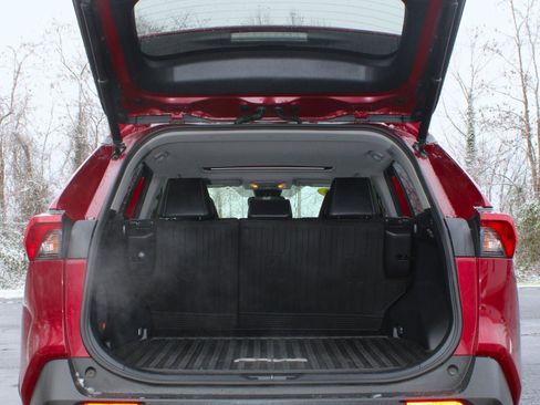 Used 2019 Toyota RAV4 XLE Premium image 12