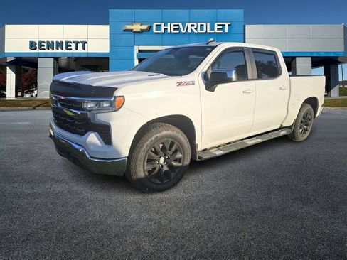 Used 2023 Chevrolet Silverado 1500 LT w/ Z71 Off-Road Package image 2