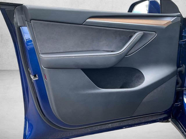 Used 2025 Tesla Model Y Long Range RWD image 18