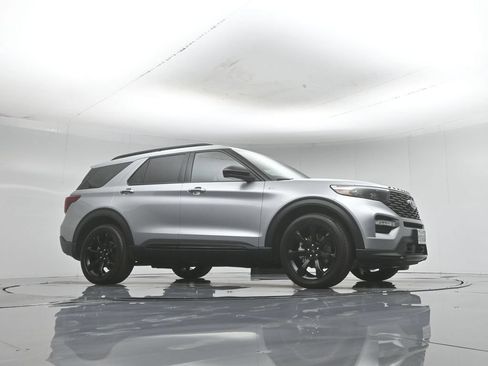 Certified 2023 Ford Explorer ST-Line w/ Class IV Trailer Tow Package RWD image 4