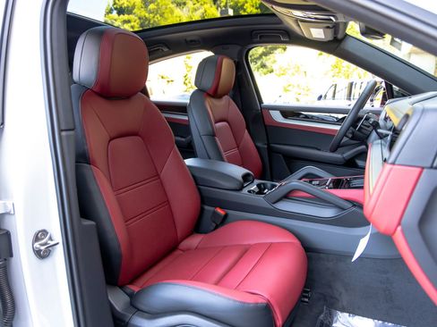 New 2026 Porsche Cayenne S image 59