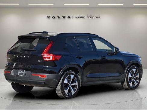 Certified 2025 Volvo XC40 B5 Plus w/ Protection Package Premier image 4
