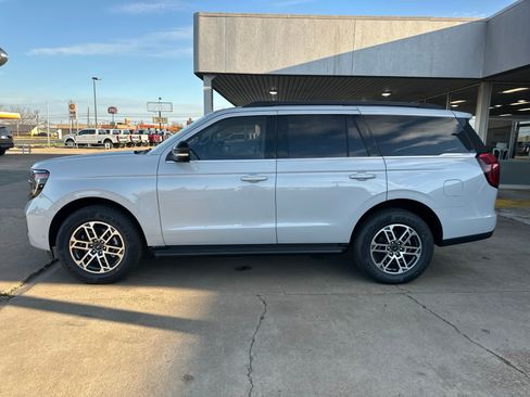 New 2025 Ford Expedition Active image 12