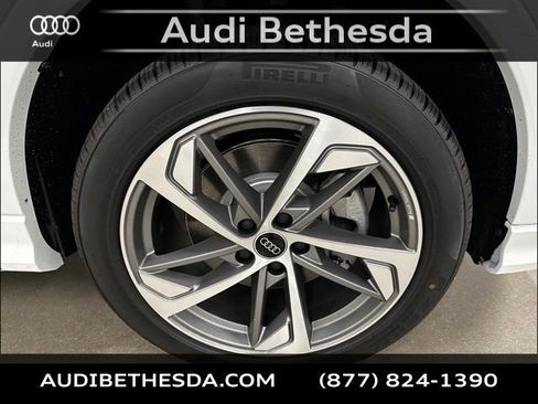 New 2025 Audi Q3 2.0T Premium image 9