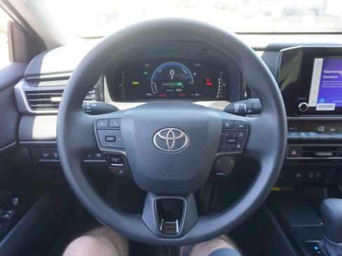 Used 2025 Toyota Camry LE FWD image 3
