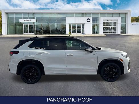 New 2026 Volkswagen Tiguan SE R-Line image 9