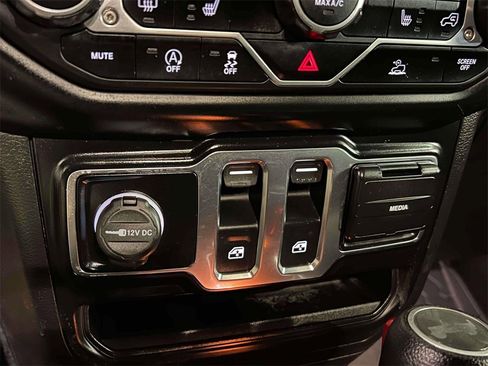 Used 2022 Jeep Wrangler Willys image 27