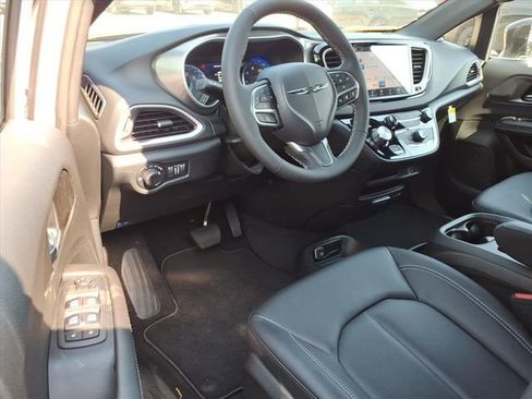 New 2026 Chrysler Voyager LX FWD image 15