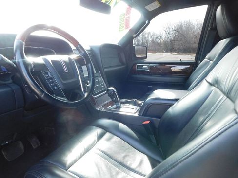 Used 2017 Lincoln Navigator L Select image 10