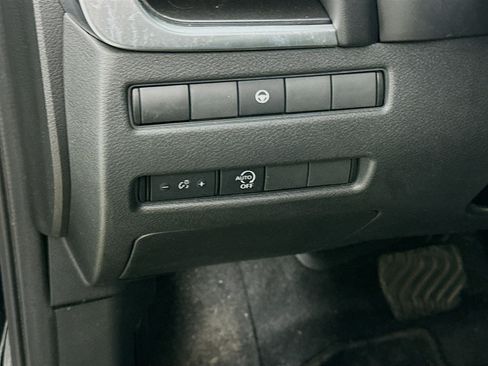 Used 2023 Nissan Rogue SV FWD image 17