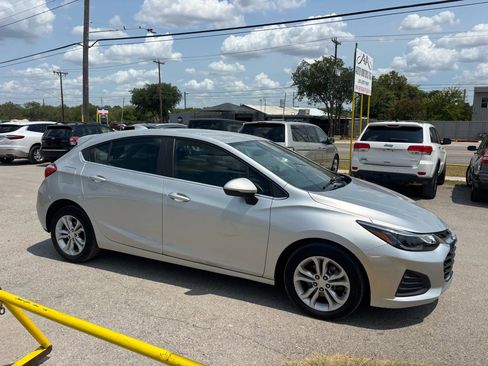 Used 2019 Chevrolet Cruze LT image 4