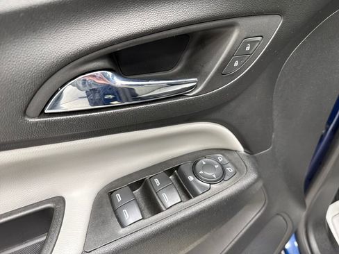 Used 2022 Chevrolet Equinox LS image 24