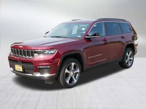 Used 2024 Jeep Grand Cherokee L Limited AWD/4WD image 3