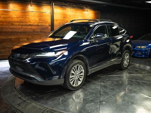 Used 2022 Toyota Venza XLE AWD/4WD image 2