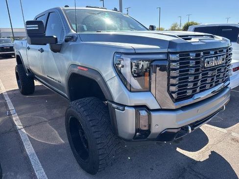 Used 2024 GMC Sierra 2500 Denali Ultimate image 2