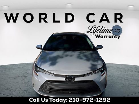 Used 2025 Toyota Corolla LE FWD image 2