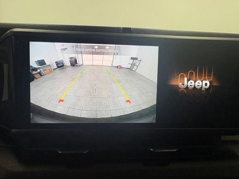 Used 2025 Jeep Wrangler Unlimited Sport AWD/4WD image 26