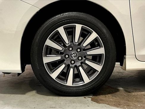 Used 2019 Toyota Sienna XLE Premium image 35