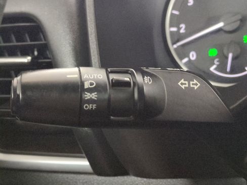Used 2021 Nissan Rogue SL FWD image 31