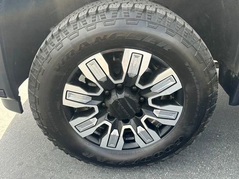 Used 2025 GMC Sierra 3500 Denali image 32