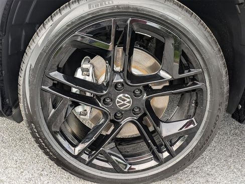 New 2025 Volkswagen Tiguan SE R-Line image 26