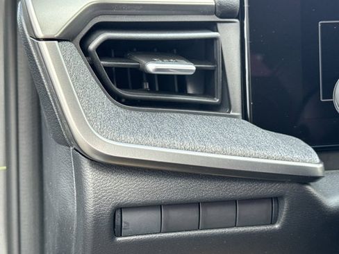 Used 2025 Nissan Kicks SV image 12