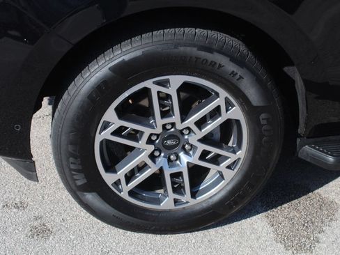 Used 2025 Ford Expedition Active RWD image 5