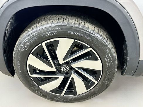 Used 2024 Volkswagen Atlas SE FWD image 8