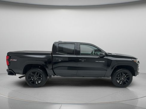 Used 2025 Chevrolet Colorado Z71 w/ Technology Package AWD/4WD image 4