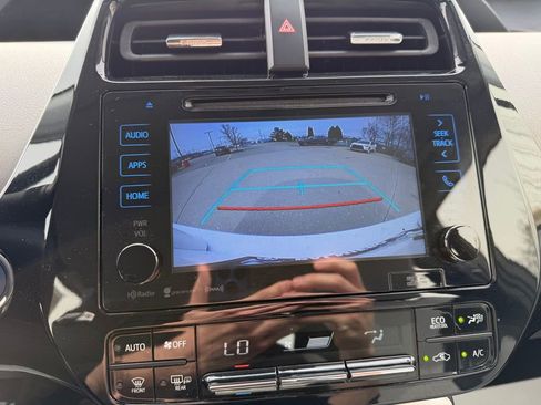 Used 2017 Toyota Prius Three FWD image 19