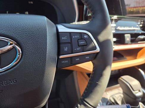 New 2026 Toyota Highlander Platinum image 24
