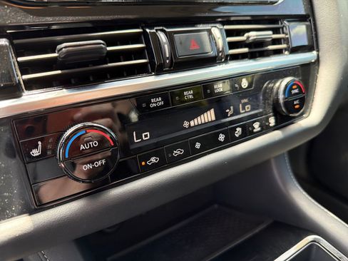 Certified 2024 Nissan Pathfinder SL FWD image 22