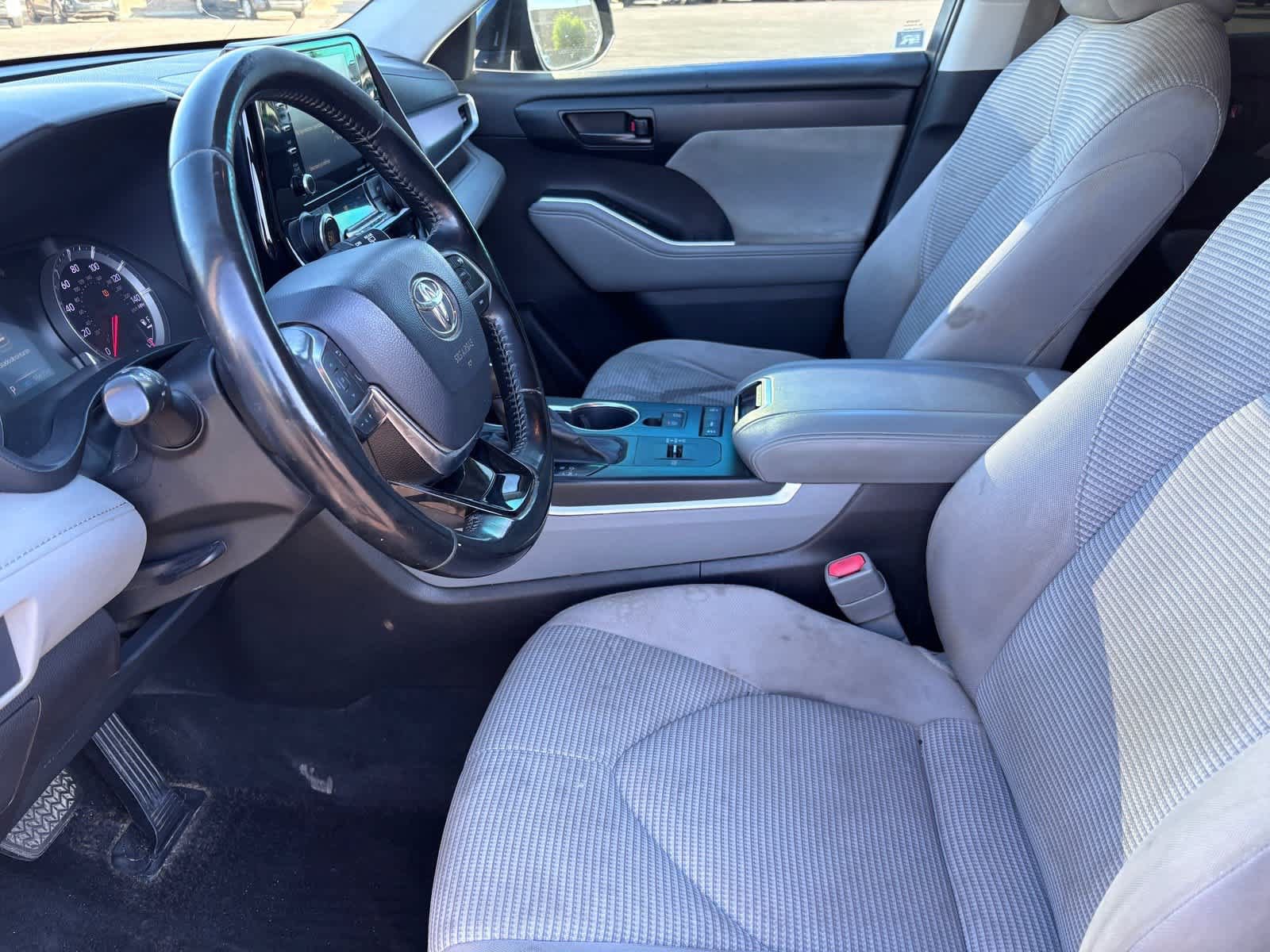 Used 2021 Toyota Highlander LE FWD image 11