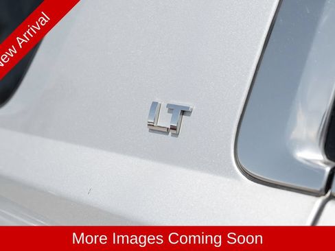Used 2019 Chevrolet Suburban LT w/ Luxury Package RWD image 9