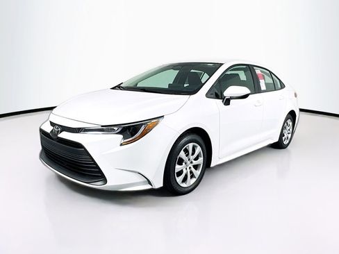 Used 2025 Toyota Corolla LE image 3