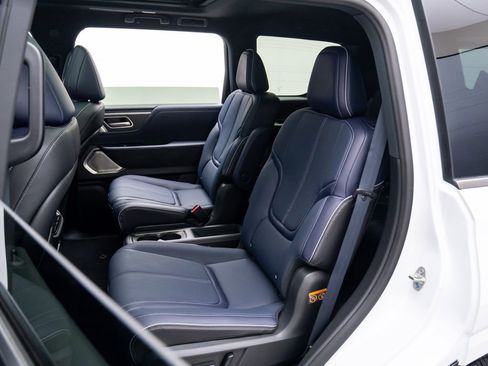 New 2026 INFINITI QX80 4WD w/ Sport Exterior Package image 16