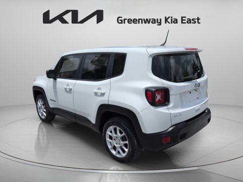 Used 2023 Jeep Renegade Latitude AWD/4WD image 8