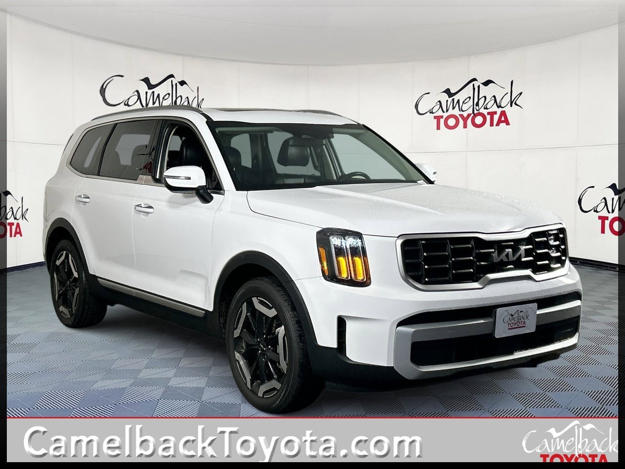Used 2025 Kia Telluride S FWD image 1