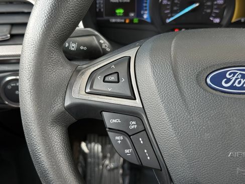 Used 2019 Ford Fusion SE FWD image 24
