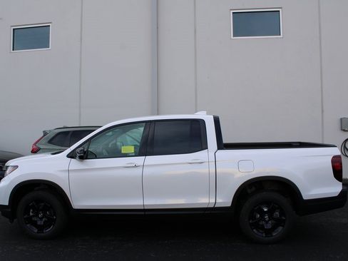 New 2026 Honda Ridgeline Black Edition image 8