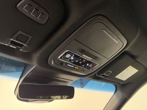 Used 2024 Lincoln Nautilus Reserve w/ Equipment Group 202A image 8