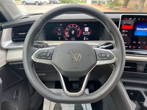 New 2026 Volkswagen Tiguan SE FWD image 15