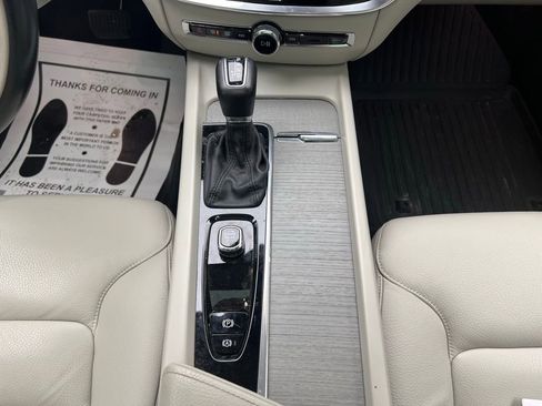 Used 2022 Volvo V60 T5 Cross Country image 11