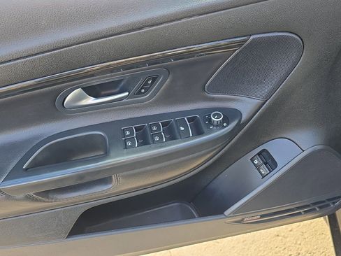 Used 2013 Volkswagen Eos Executive image 11