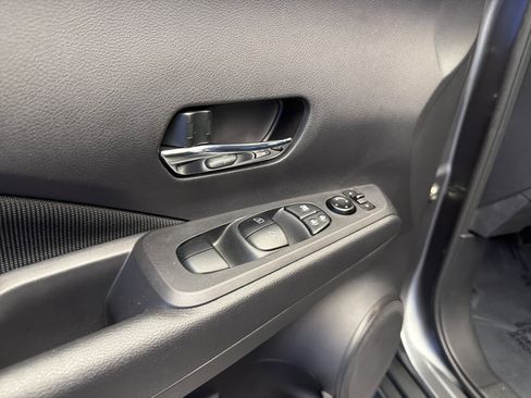 Used 2022 Nissan Kicks SV FWD image 11
