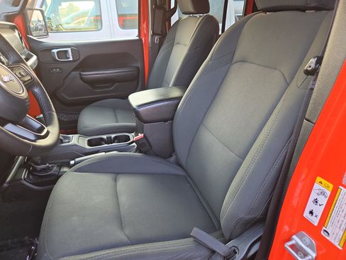 Used 2018 Jeep Wrangler Unlimited Sport S AWD/4WD image 22